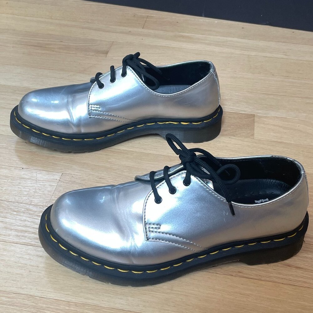 Silver Vegan Dr. Martens oxford size 8.5 US (39 EU, 6 UK) - very good condition!
